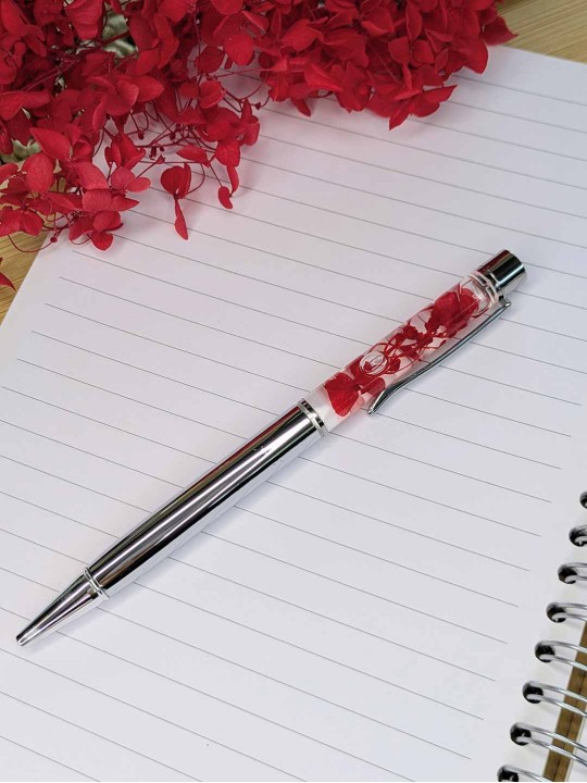 Stylo fleur immergée rouge